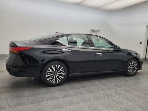 Used 2024 Nissan Altima 2.5 SV image 10