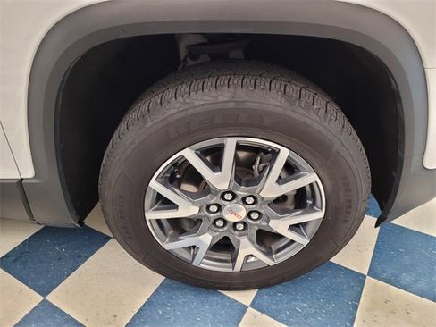 Used 2023 GMC Acadia SLT image 9