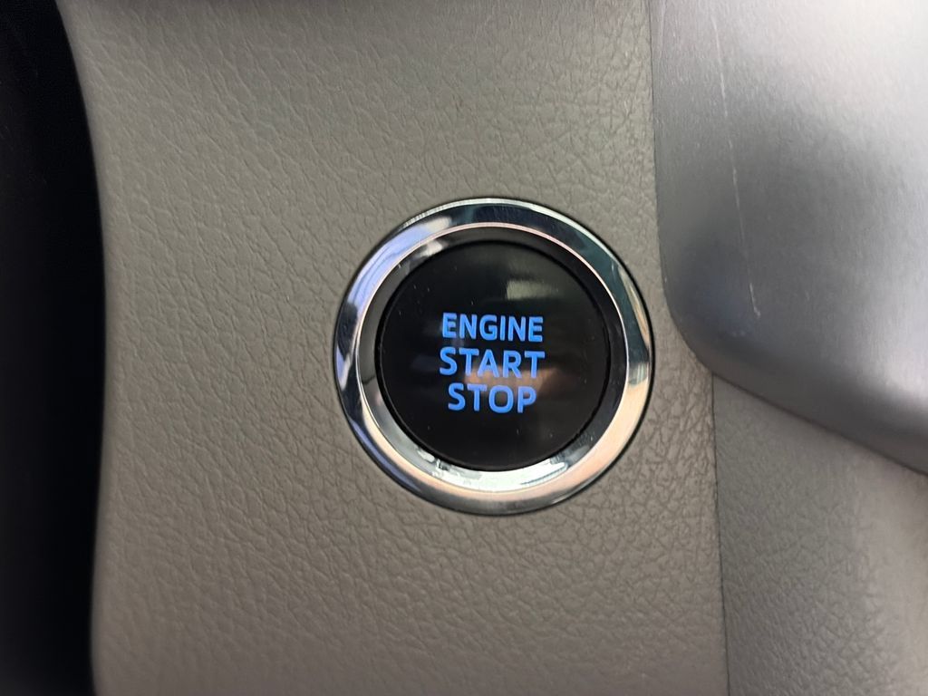 Used 2015 Toyota Highlander Limited Platinum AWD/4WD image 23