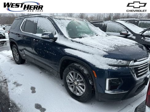 Used 2023 Chevrolet Traverse LT image 1
