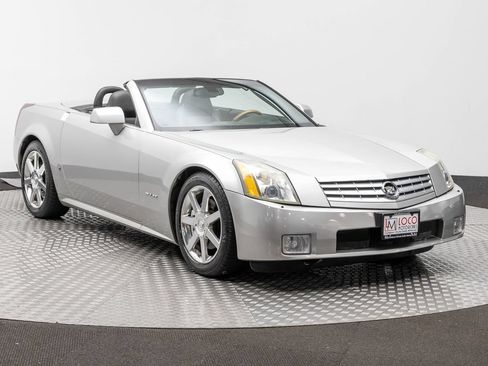 Used 2007 Cadillac XLR RWD image 4
