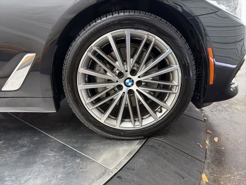 Used 2020 BMW 530e xDrive w/ M Sport Package image 9