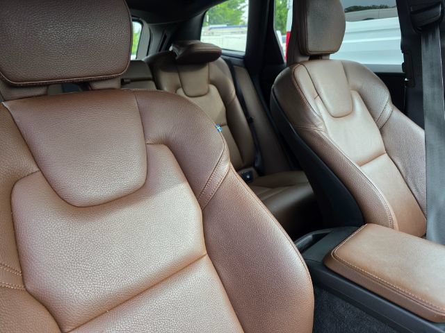 Used 2023 Volvo XC60 B5 Plus FWD image 10