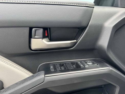 Used 2025 Toyota Tacoma Limited AWD/4WD image 16