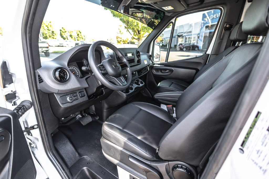 Used 2024 Mercedes-Benz Sprinter 2500 image 12