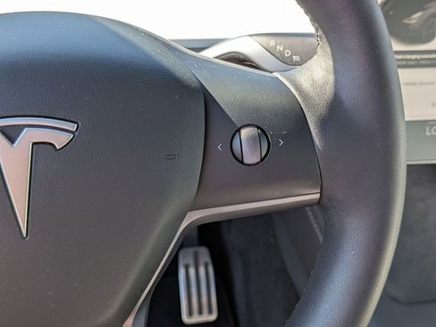 Used 2022 Tesla Model Y Long Range AWD/4WD image 18
