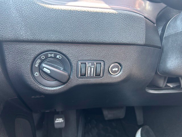 Used 2023 Dodge Charger SXT RWD image 18