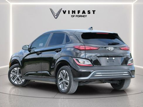 Used 2023 Hyundai Kona SE FWD image 3