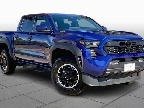 Used 2025 Toyota Tacoma TRD Off-Road image 2