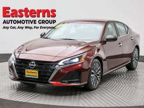Used 2024 Nissan Altima 2.5 SV FWD image 1