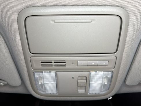 Used 2016 Honda Odyssey SE image 18