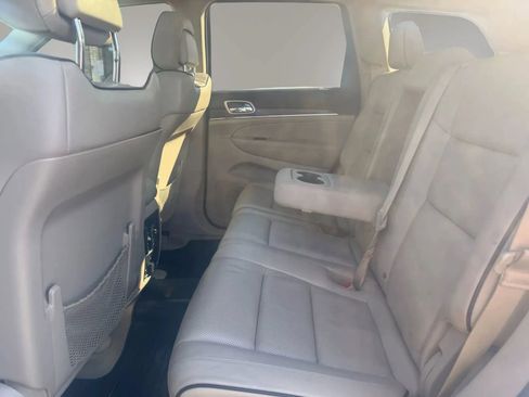 Used 2014 Jeep Grand Cherokee Overland w/ Advanced Technology Group AWD/4WD image 32