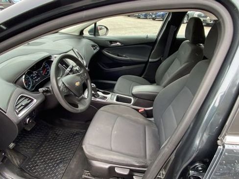 Used 2017 Chevrolet Cruze LT image 30
