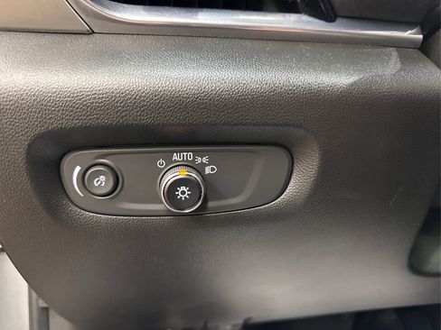 Used 2023 Chevrolet Traverse LT image 25