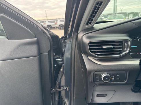 Used 2022 Ford Explorer XLT w/ Equipment Group 202A image 12