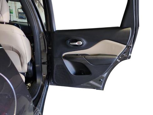 Used 2016 Jeep Cherokee Limited w/ Luxury Group image 24