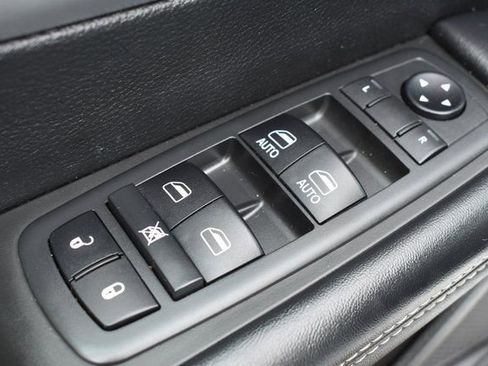 Used 2018 Chrysler Pacifica Touring-L w/ Premium Audio Group image 15