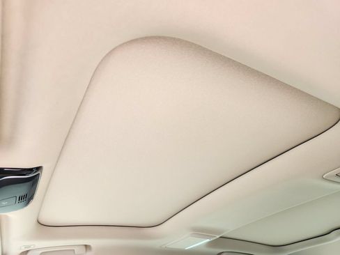 Used 2022 BMW 740i w/ Premium Package RWD image 26