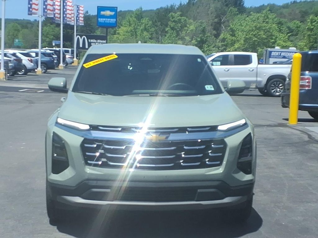 Used 2026 Chevrolet Equinox LT AWD/4WD image 3