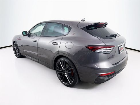 Used 2022 Maserati Levante Trofeo image 5