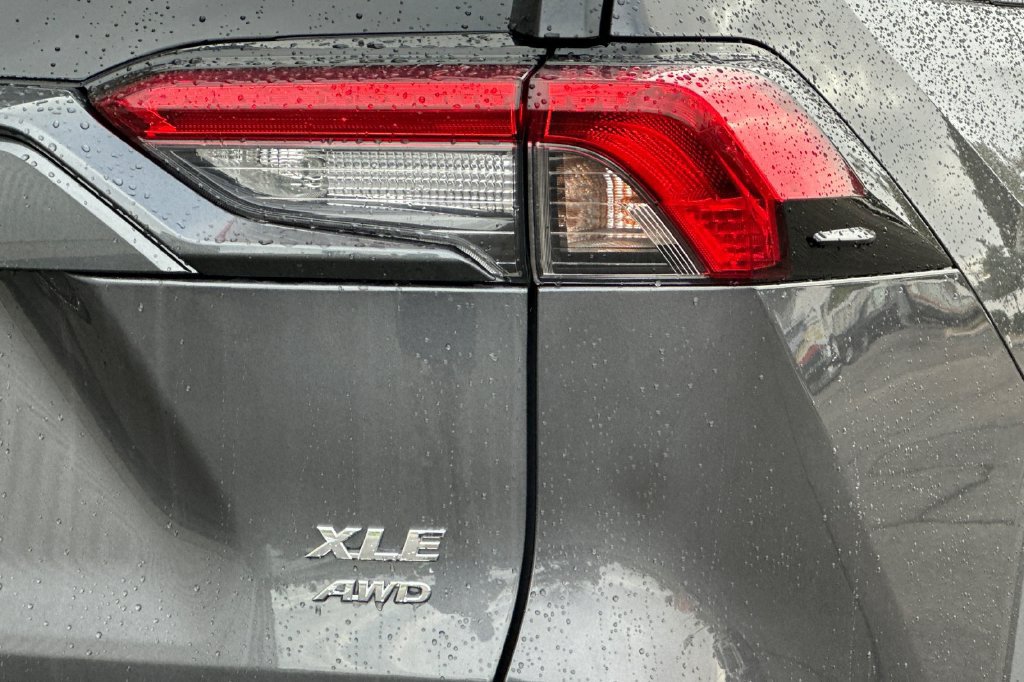 Used 2025 Toyota RAV4 XLE AWD/4WD image 9
