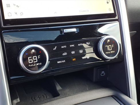 Certified 2025 Land Rover Discovery S image 13