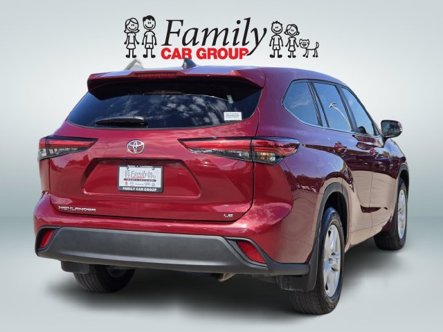 Used 2023 Toyota Highlander LE FWD image 4