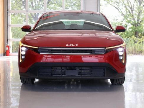 New 2025 Kia K4 LXS image 2