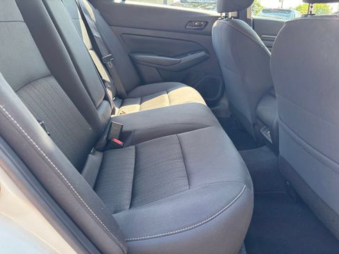 Used 2025 Nissan Altima 2.5 SV FWD image 25