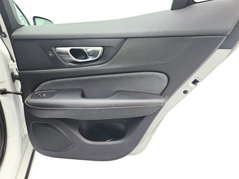 Used 2019 Volvo S60 T6 R-Design image 29