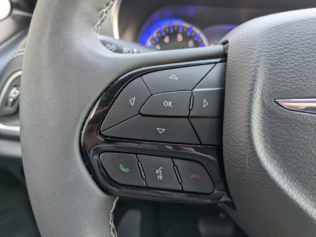 Used 2025 Chrysler Pacifica Limited FWD image 20