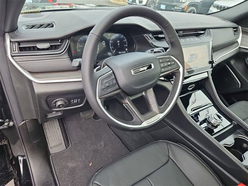 New 2026 Jeep Grand Cherokee Limited image 13