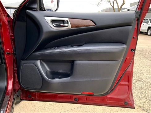 Used 2018 Nissan Pathfinder Platinum image 20