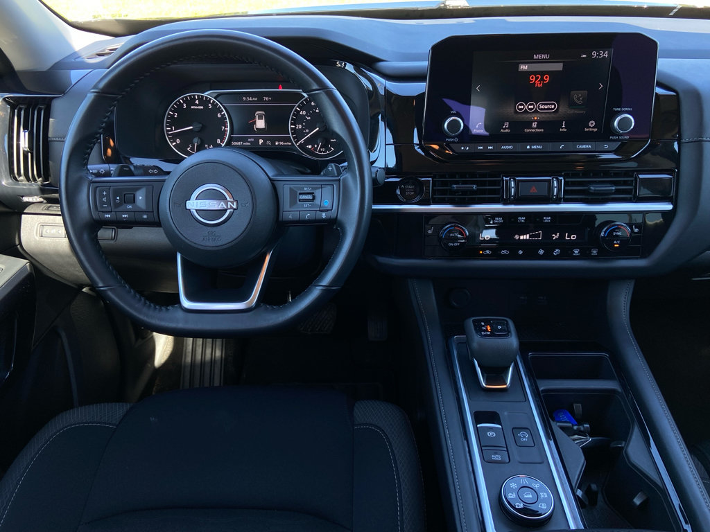 Used 2025 Nissan Pathfinder SV AWD/4WD image 14