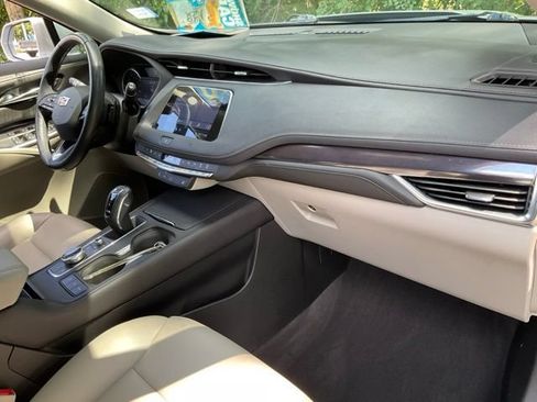 Used 2019 Cadillac XT4 Luxury w/ Cold Weather Package FWD image 21