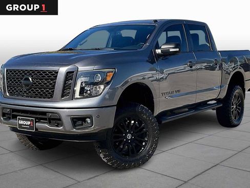 Used 2019 Nissan Titan SV w/ SV Convenience Package image 1