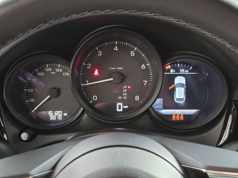 Used 2024 Porsche Macan image 34