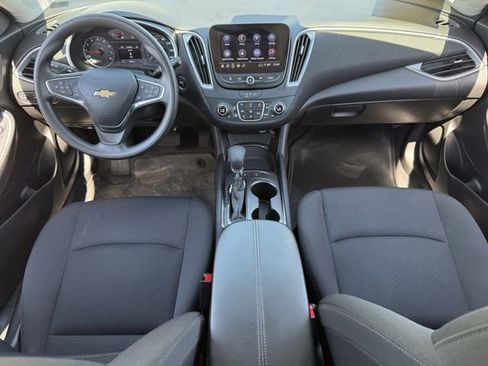 Used 2025 Chevrolet Malibu LT image 13