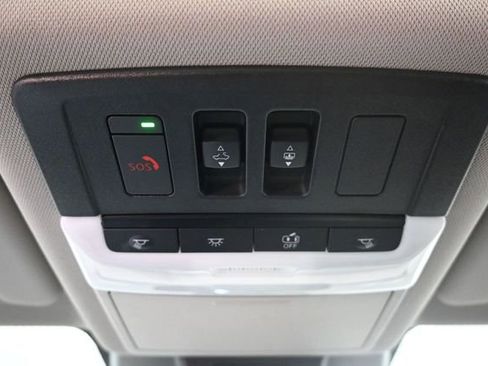 Used 2023 Nissan Rogue SL AWD/4WD image 19