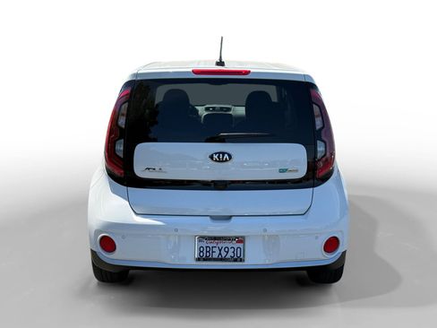 Used 2017 Kia Soul EV + FWD image 4