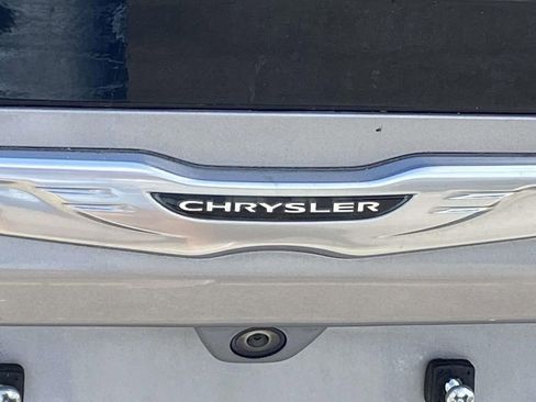 Used 2021 Chrysler Voyager Lxi image 11