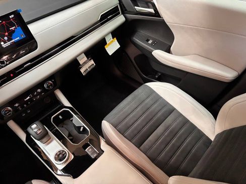 New 2025 Mitsubishi Outlander SE image 19