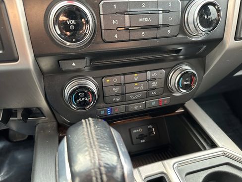 Used 2015 Ford F150 Platinum w/ Equipment Group 701A Luxury image 26