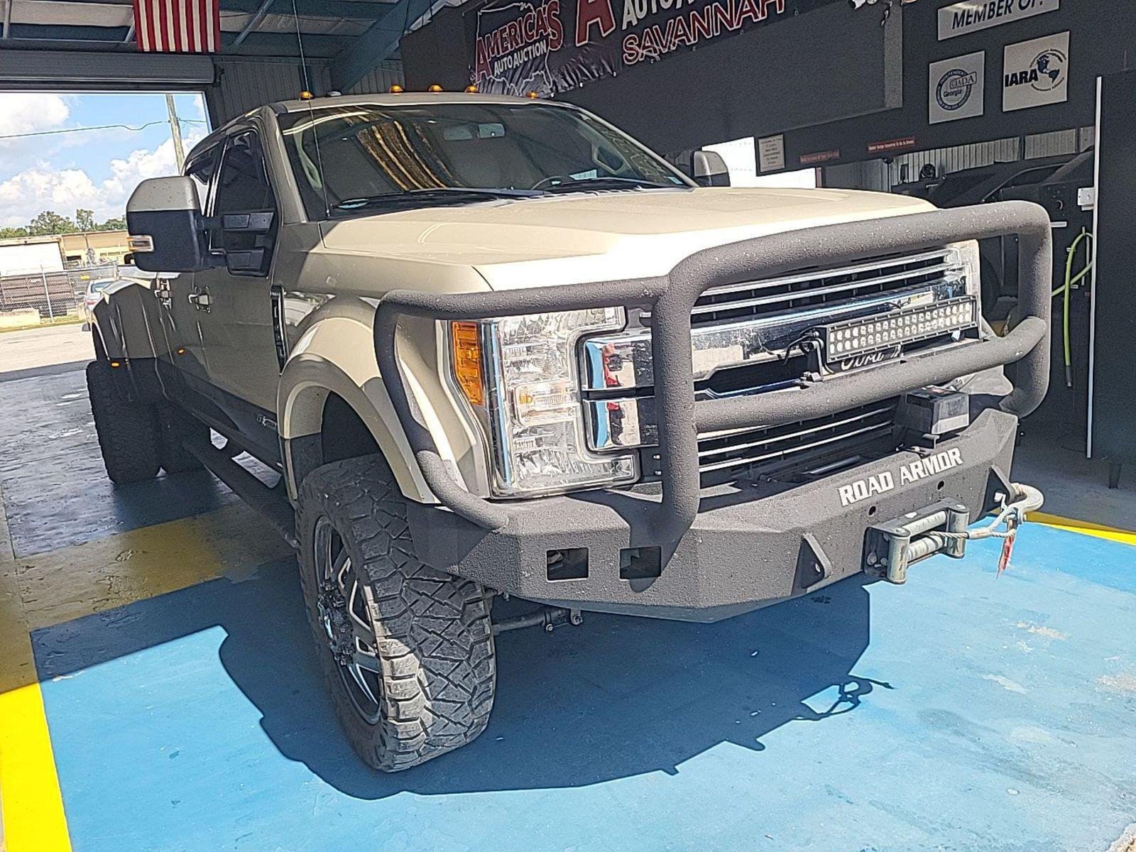 Used 2017 Ford F450 Lariat w/ FX4 Off-Road Package AWD/4WD image 4