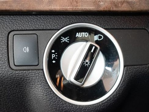 Used 2013 Mercedes-Benz E 550 4MATIC Sedan image 31