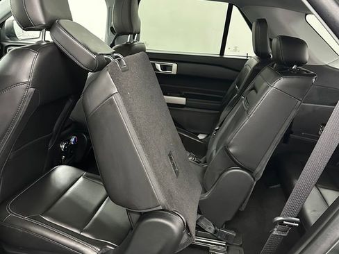 Used 2022 Ford Explorer XLT w/ Equipment Group 202A image 31