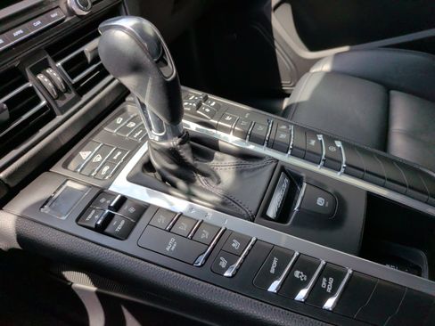 Used 2020 Porsche Macan AWD/4WD image 19