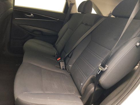 Used 2019 Kia Sorento AWD w/ LX Convenience Package image 18