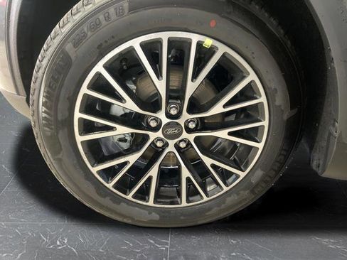 New 2025 Ford Escape SE FWD image 36
