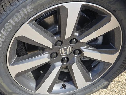 New 2025 Honda Pilot Touring image 12